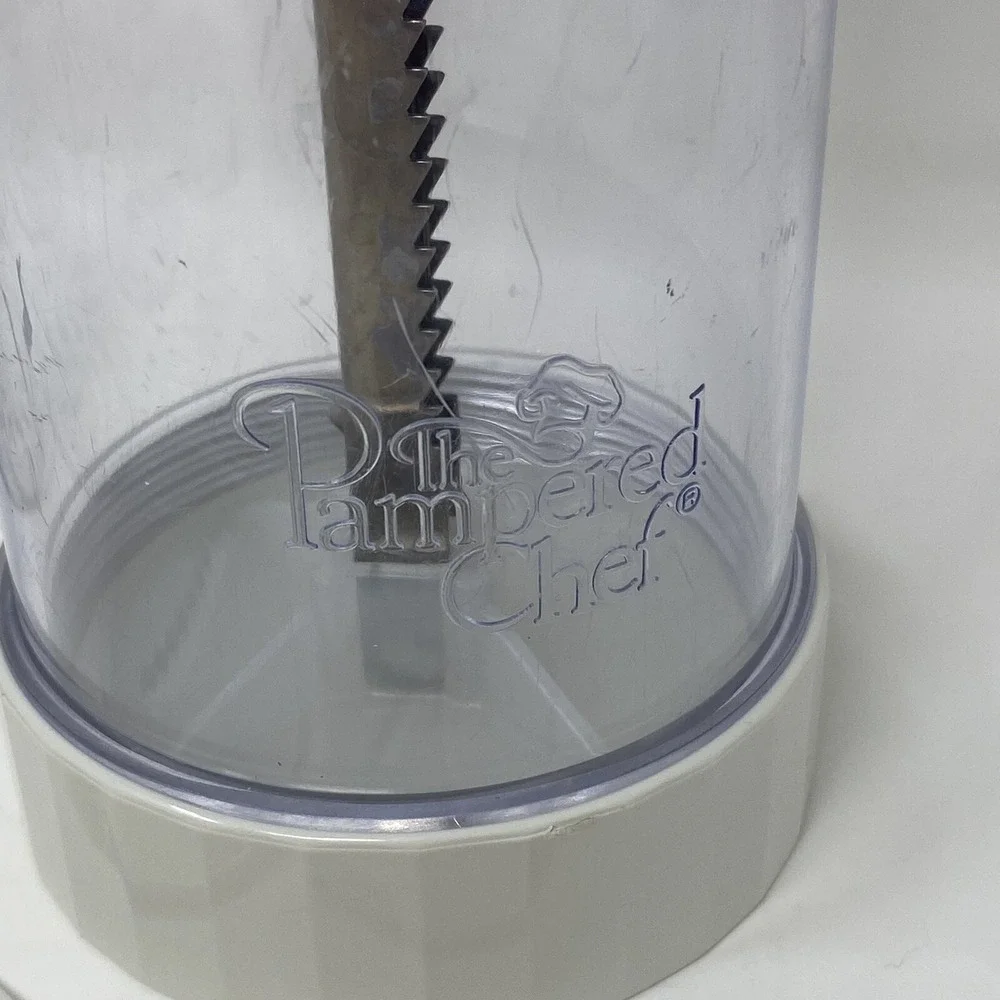 The Pampered Chef #1525 Cookie Press with 16 Discs‎ White NO BOX